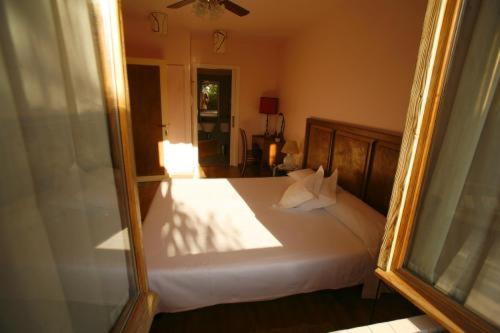 Hotel Torre Marti Sant Julia de Vilatorta Luaran gambar
